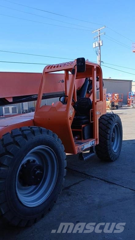 SkyTrak 10054 Telescopic handlers