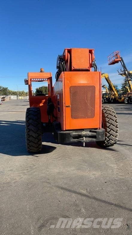 SkyTrak 10054 Telescopic handlers