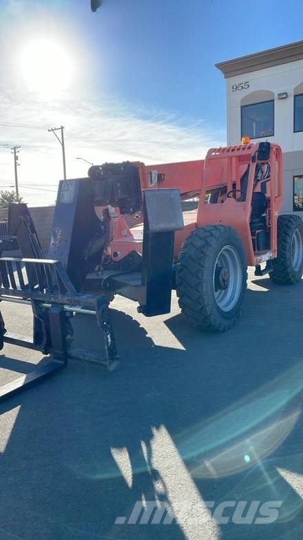 SkyTrak 10054 Telescopic handlers