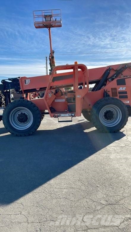 SkyTrak 10054 Telescopic handlers