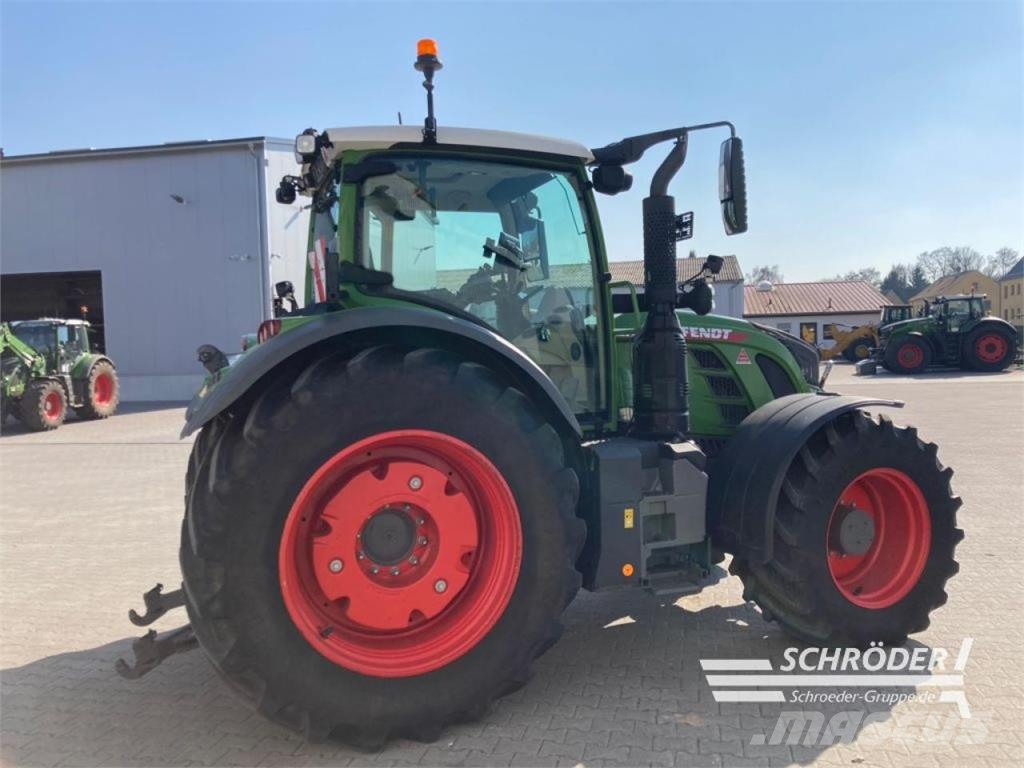 Fendt 724 VARIO GEN6 PROFI PLUS Traktorer