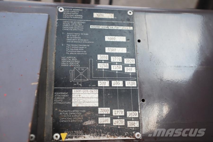 Manitou M30-4 Diesel, 4x4 Drive, 3t Capacity, Triplex Mast ラフターテレントラック