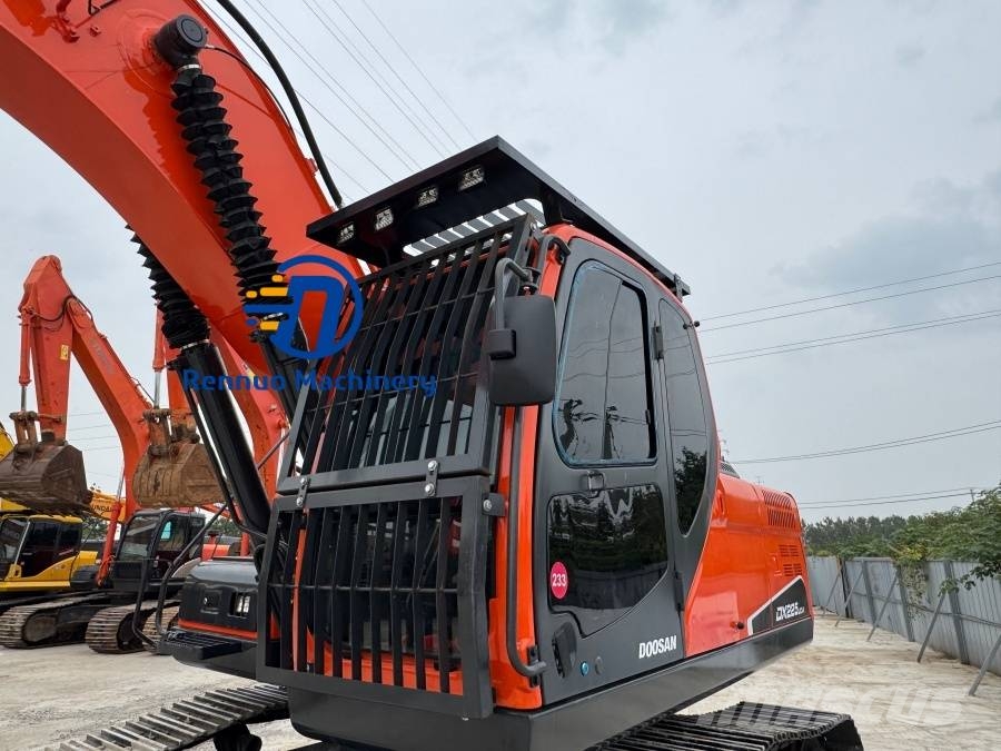 Doosan DX225LCA Roomikekskavaatorid