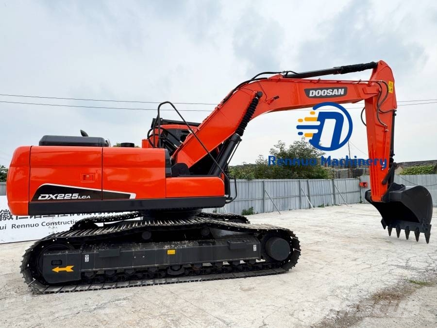 Doosan DX225LCA Roomikekskavaatorid