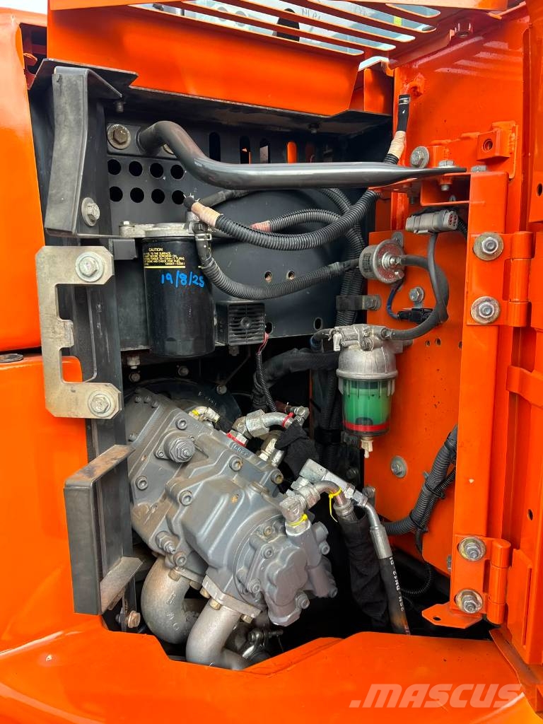 Hitachi ZX 85 US B-5 حفارات وسط 7 طن - 12 طن