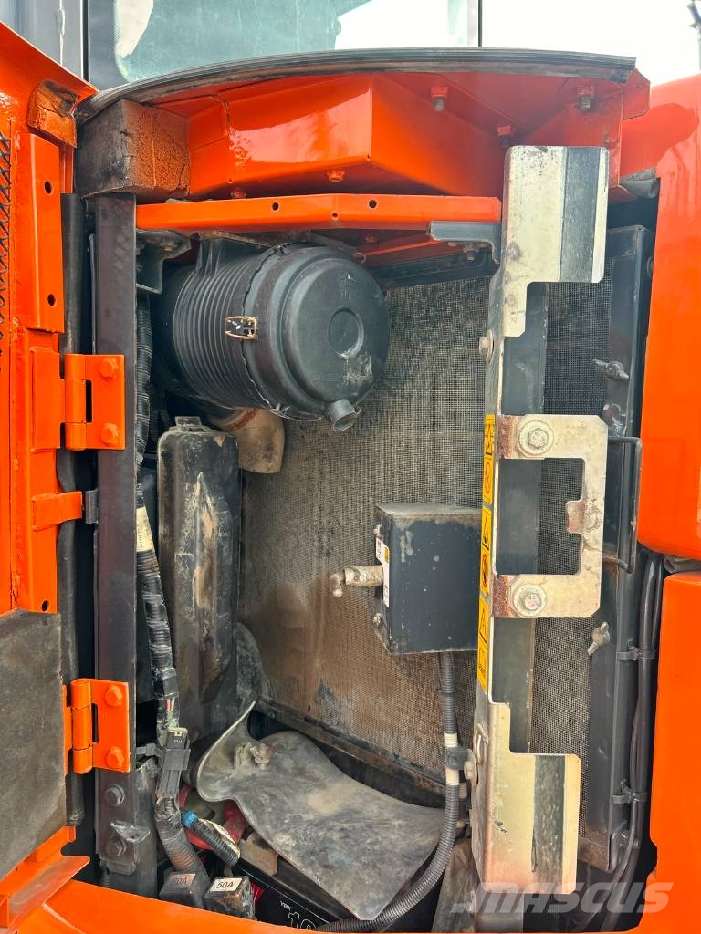 Hitachi ZX 85 US B-5 حفارات وسط 7 طن - 12 طن