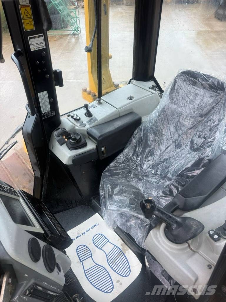 CAT D 6 N LGP بلدوزرات مجنزرة