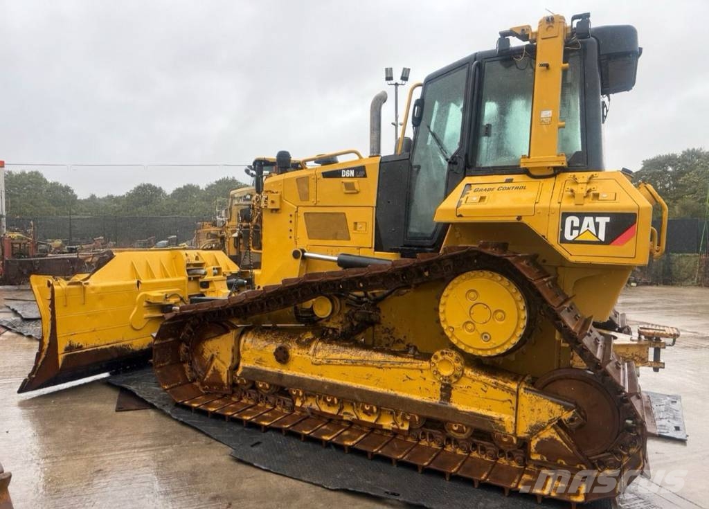 CAT D 6 N LGP بلدوزرات مجنزرة