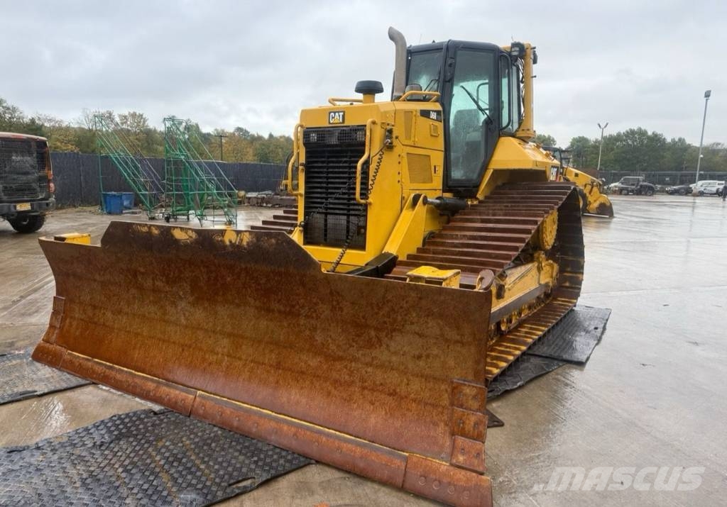 CAT D 6 N LGP بلدوزرات مجنزرة