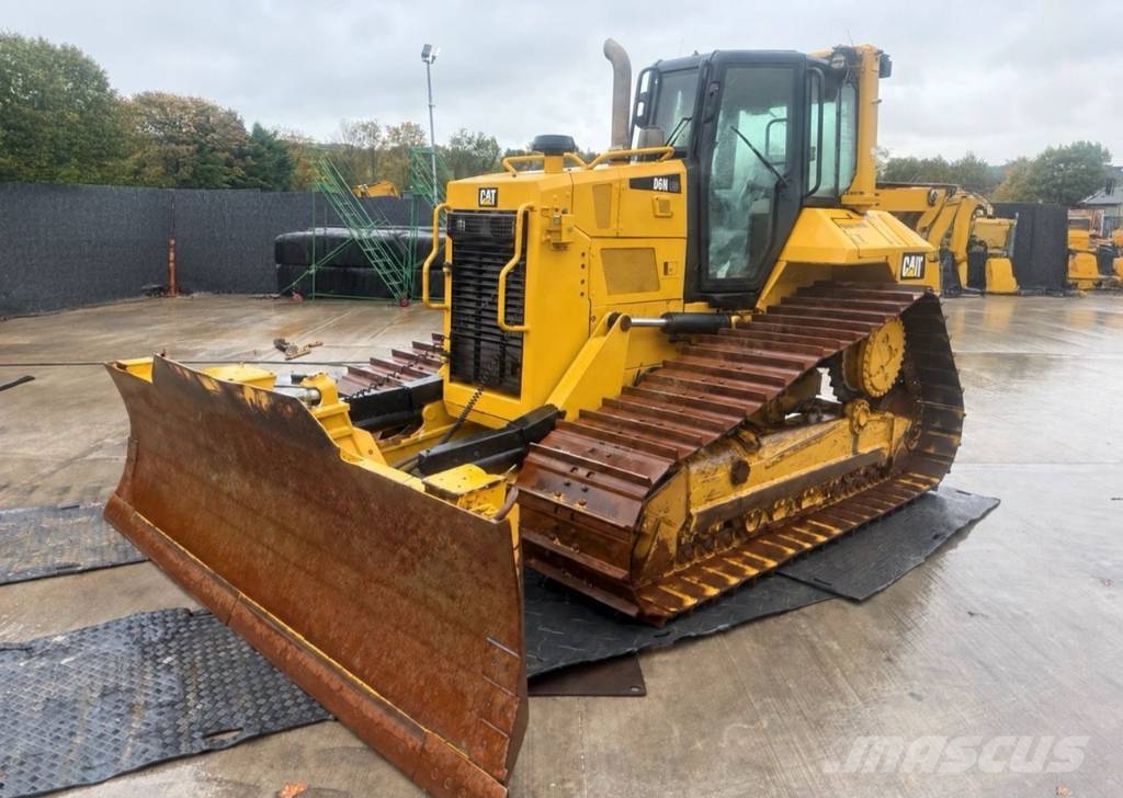 CAT D 6 N LGP بلدوزرات مجنزرة