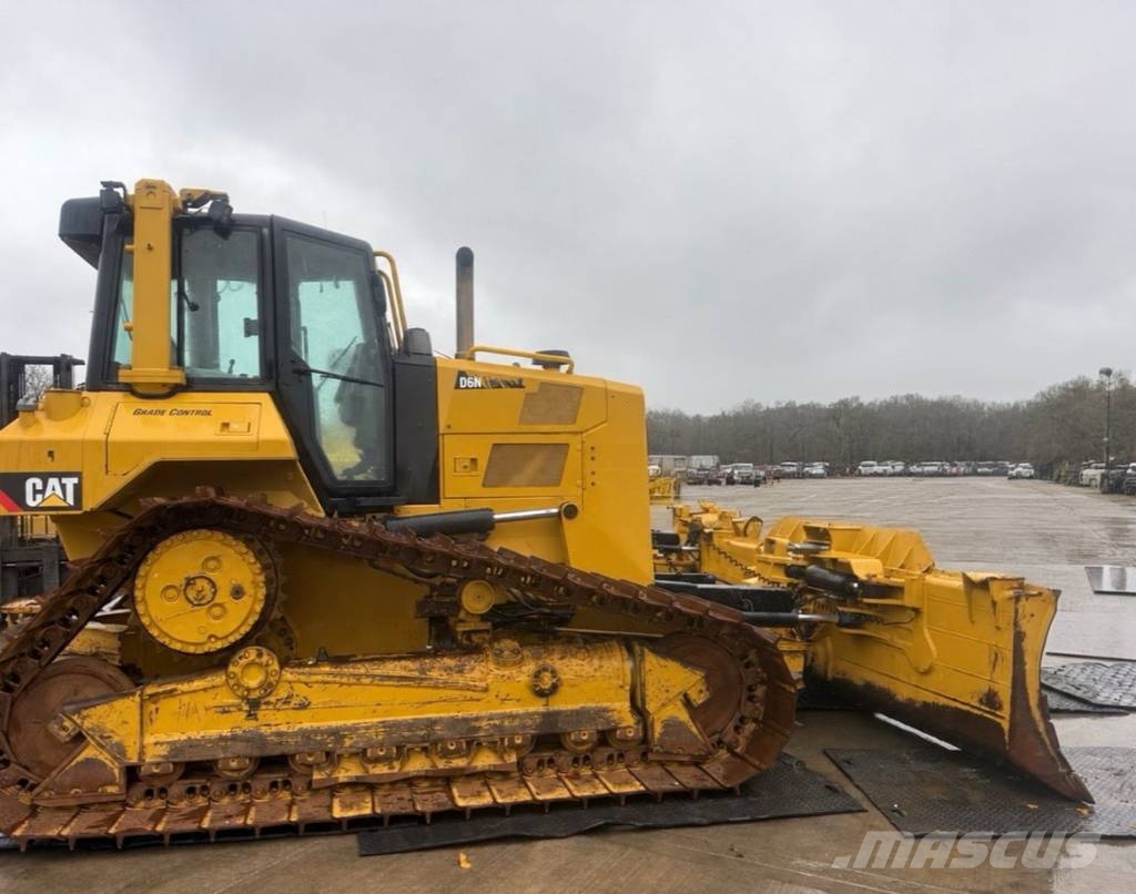 CAT D 6 N LGP بلدوزرات مجنزرة