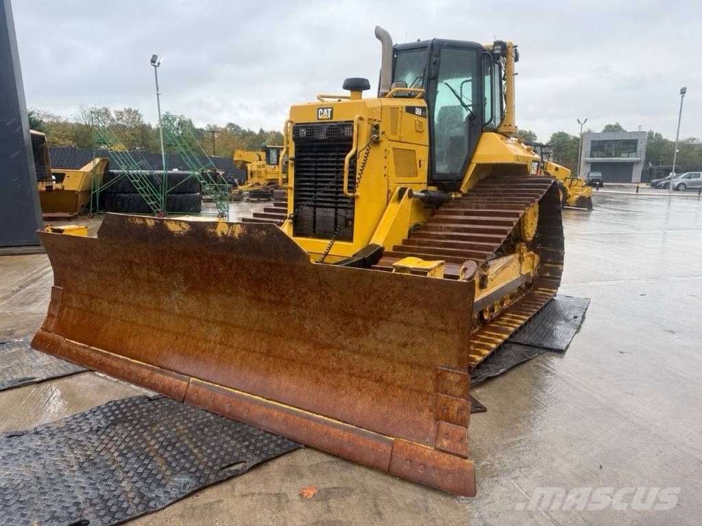 CAT D 6 N LGP بلدوزرات مجنزرة