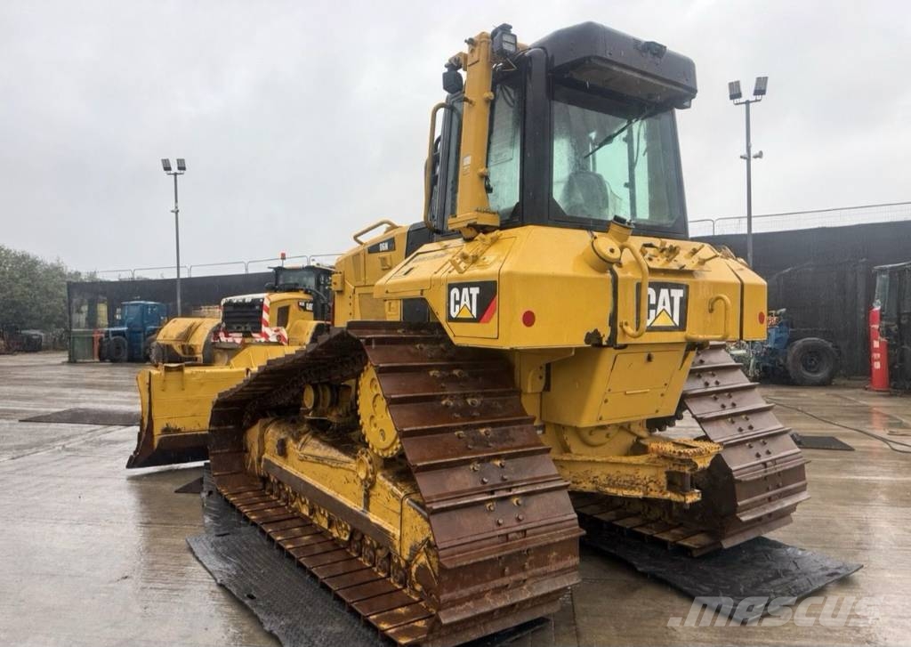 CAT D 6 N LGP بلدوزرات مجنزرة