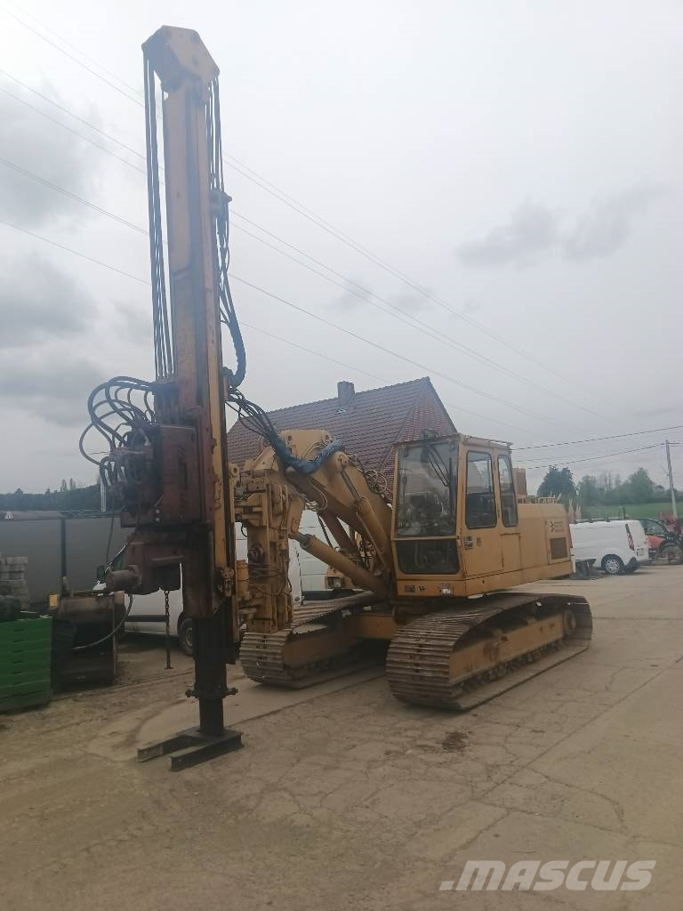 Liebherr R 922 L 履带挖掘机
