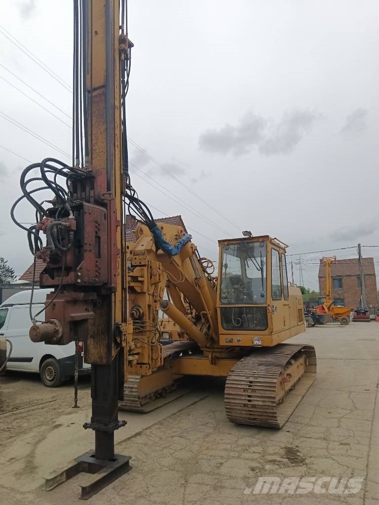 Liebherr R 922 L 履带挖掘机