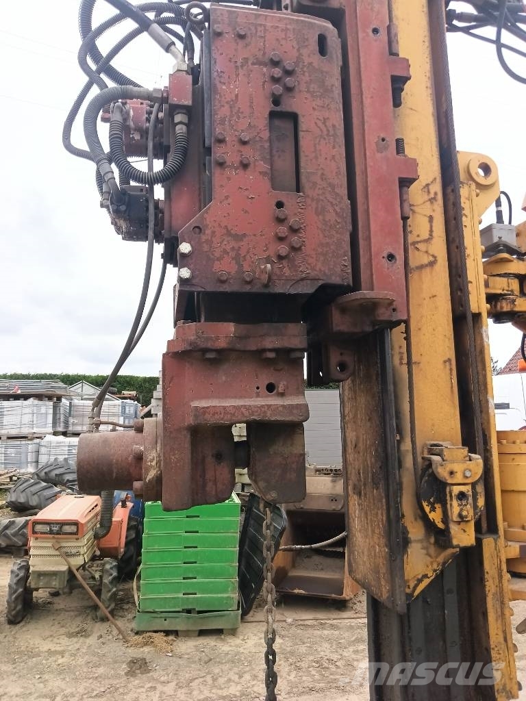 Liebherr R 922 L 履带挖掘机