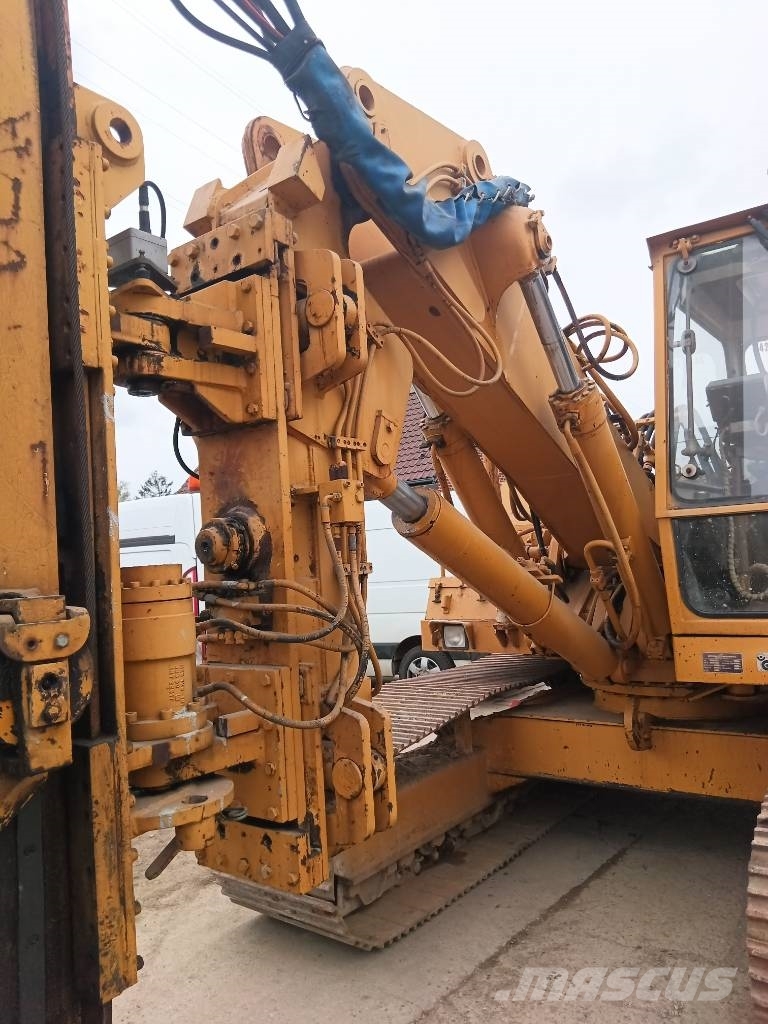 Liebherr R 922 L 履带挖掘机