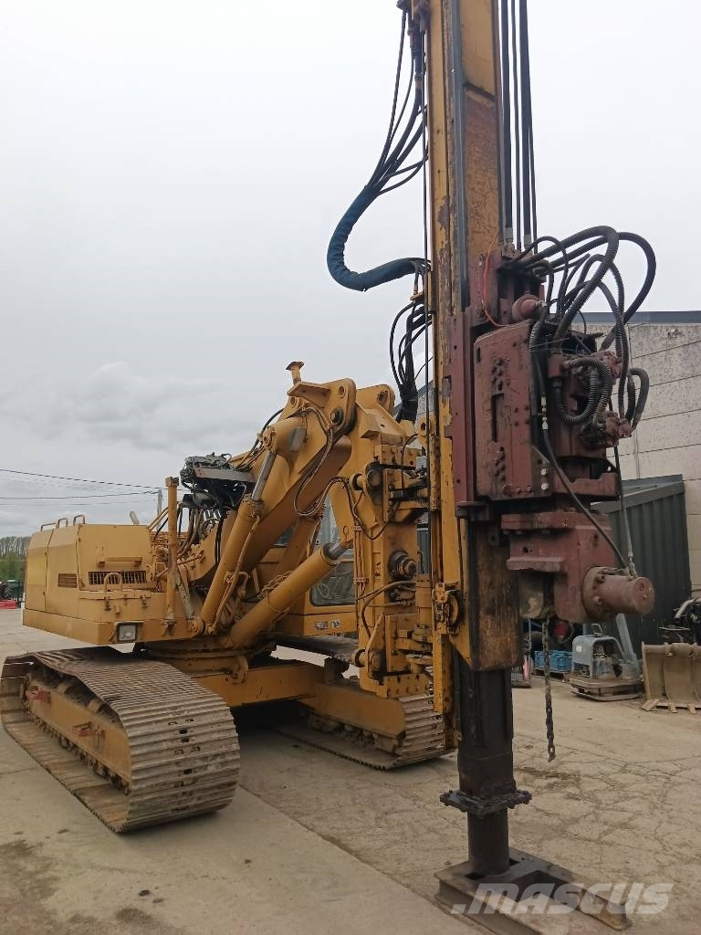 Liebherr R 922 L 履带挖掘机