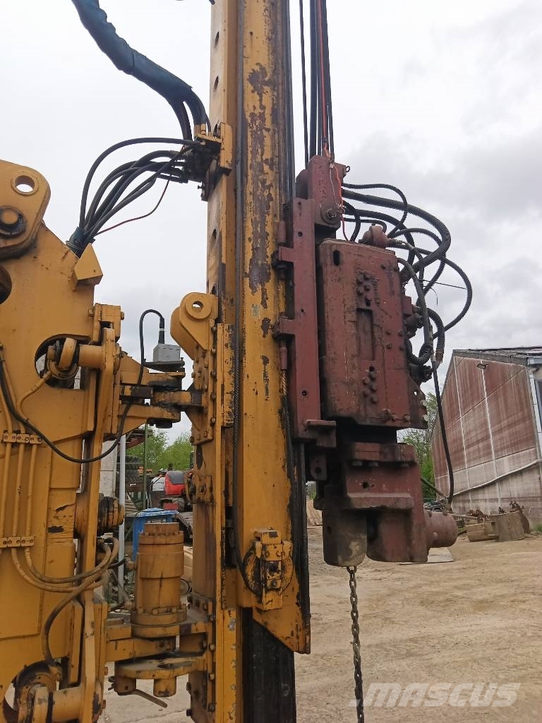 Liebherr R 922 L 履带挖掘机