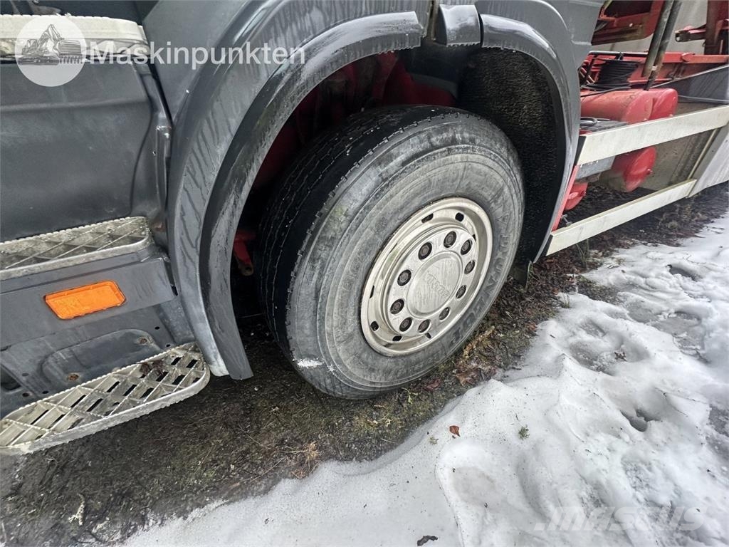 Scania R124GB6X2NZ470 훅 리프트 트럭