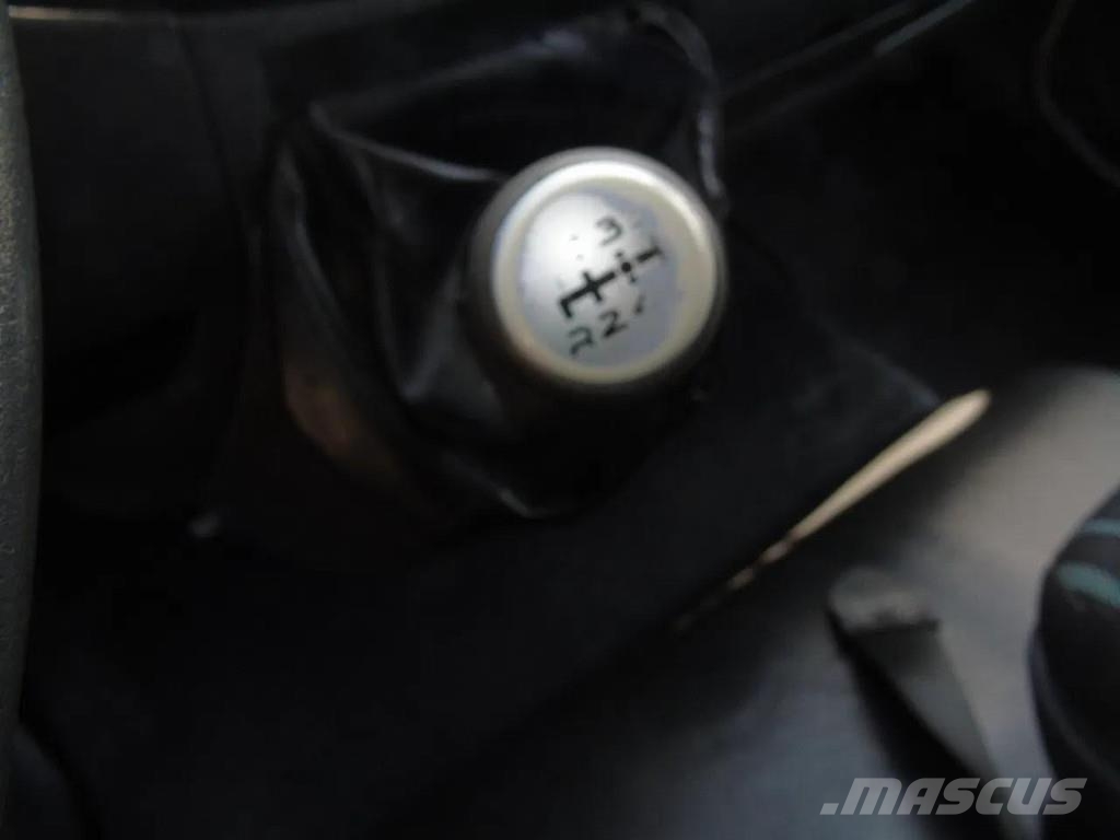 Iveco ML 75 E18 + MANUAL + EURO 5 + 3 SEATS شاحنات ذات هيكل صندوقي