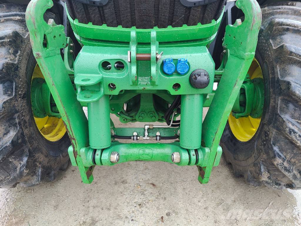John Deere 6125 M الجرارات