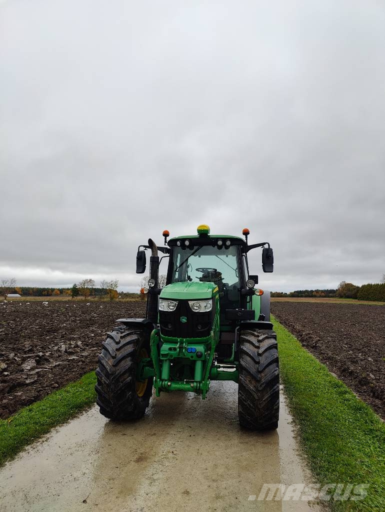 John Deere 6125 M الجرارات