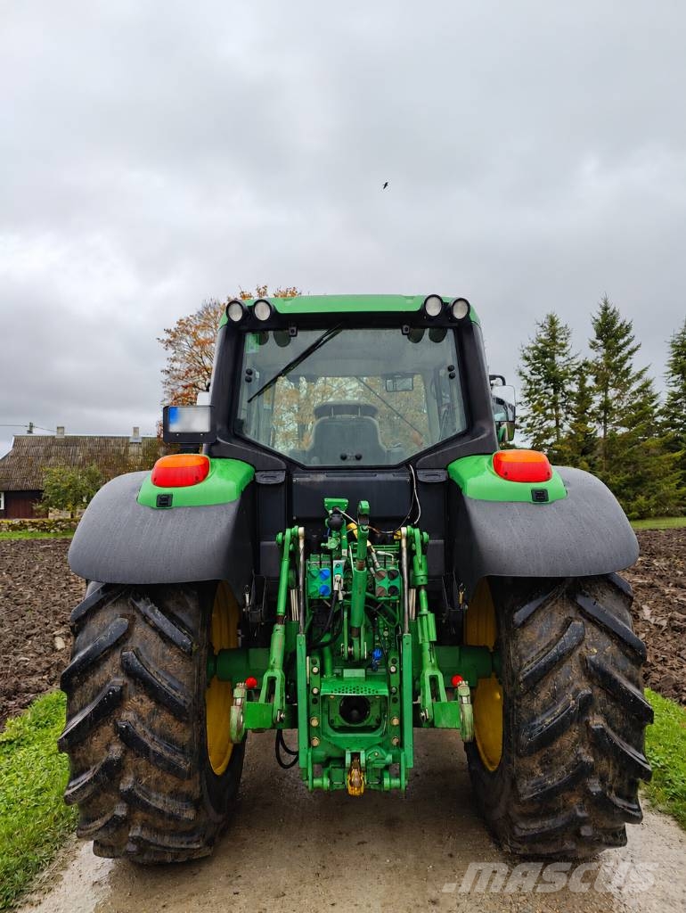 John Deere 6125 M الجرارات
