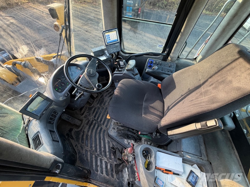 Komatsu WA 470-5 Kolesni nakladalci