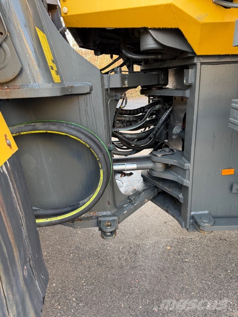 Komatsu WA 470-5 Kolesni nakladalci