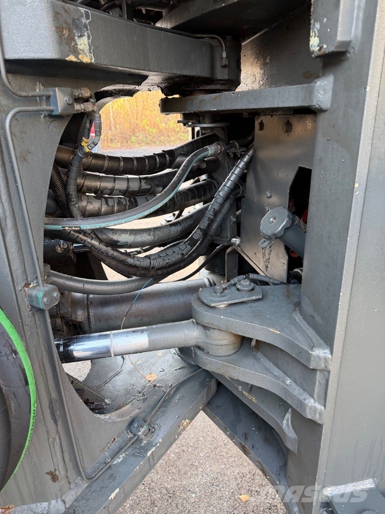 Komatsu WA 470-5 Kolesni nakladalci