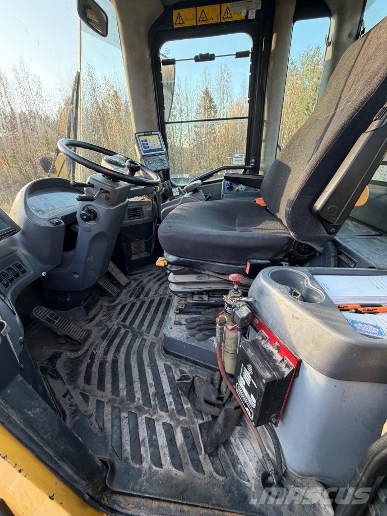 Komatsu WA 470-5 Kolesni nakladalci