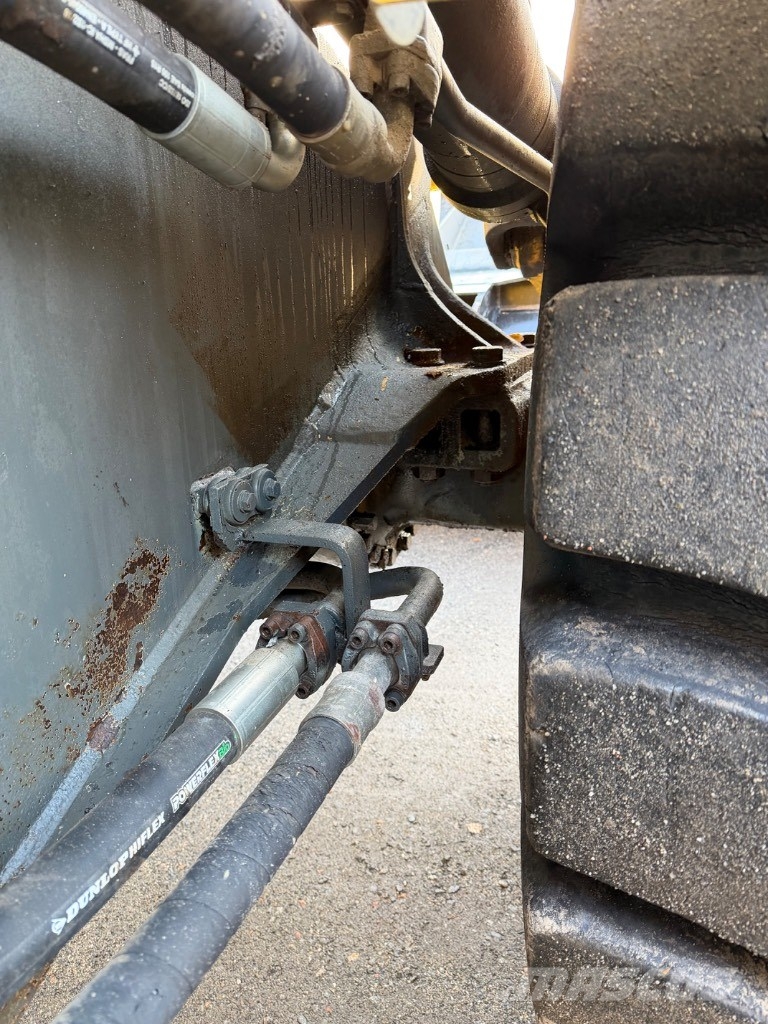 Komatsu WA 470-5 Kolesni nakladalci
