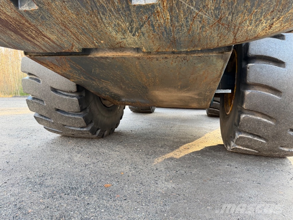 Komatsu WA 470-5 Kolesni nakladalci