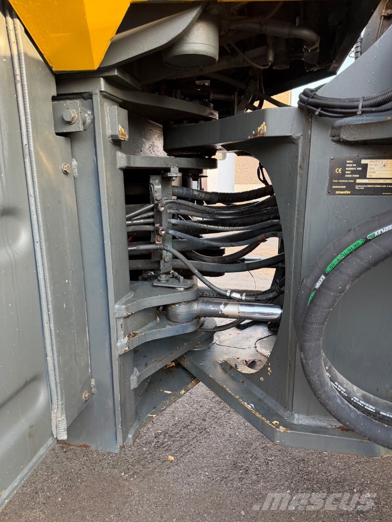 Komatsu WA 470-5 Kolesni nakladalci