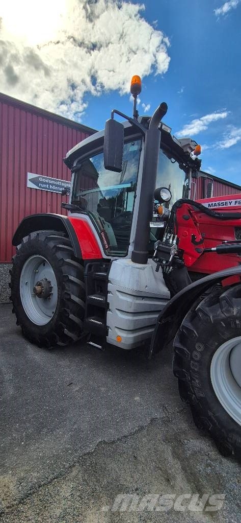 Massey Ferguson 8 S トラクター