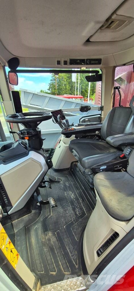 Massey Ferguson 8 S トラクター
