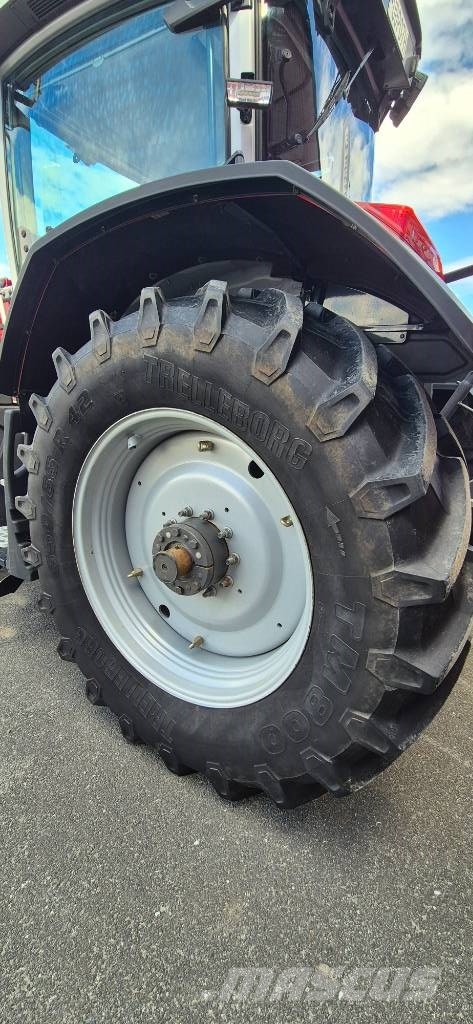 Massey Ferguson 8 S トラクター