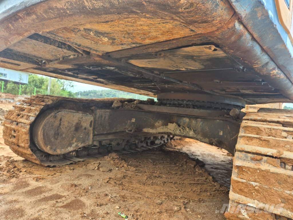 Hyundai Robex 300 LC Гусеничні екскаватори