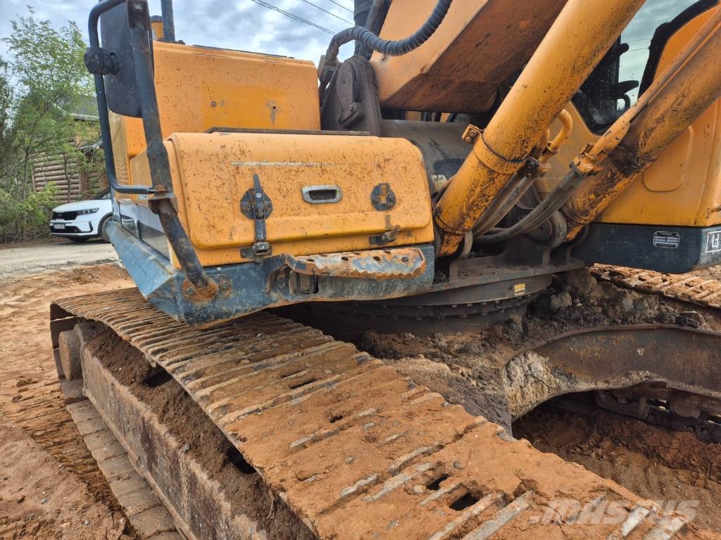 Hyundai Robex 300 LC Гусеничні екскаватори