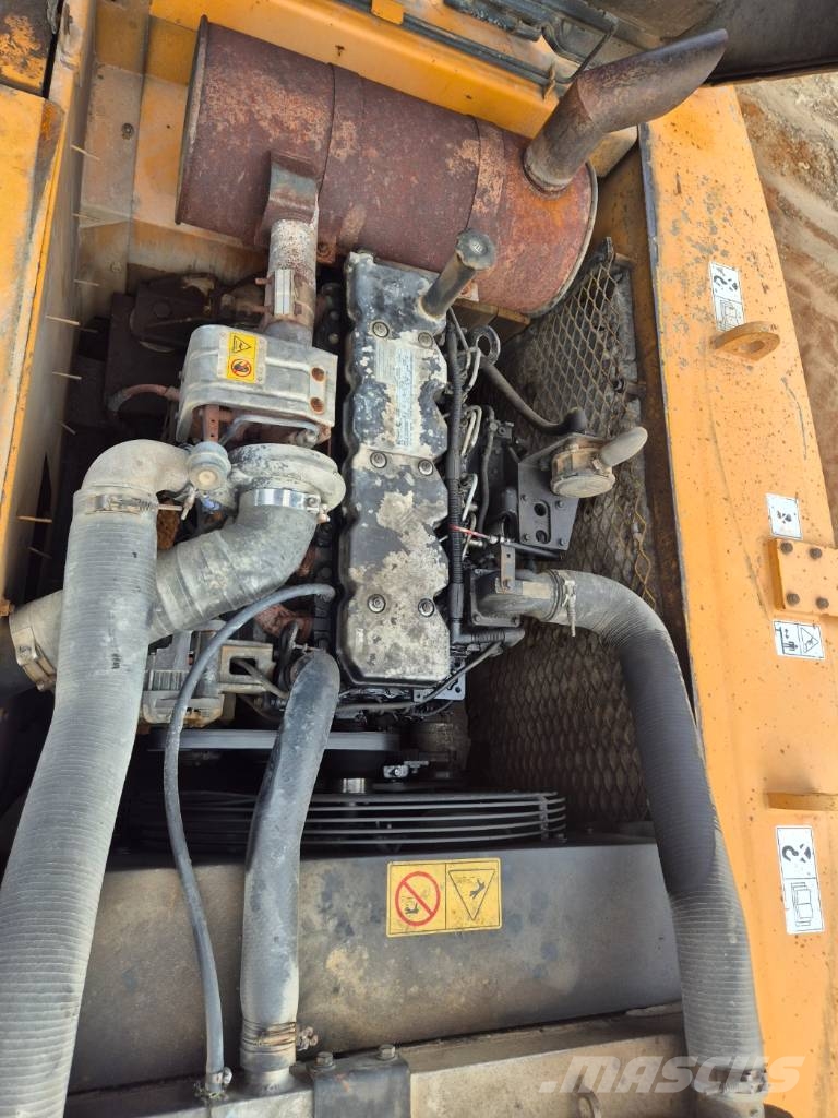 Hyundai Robex 300 LC Гусеничні екскаватори