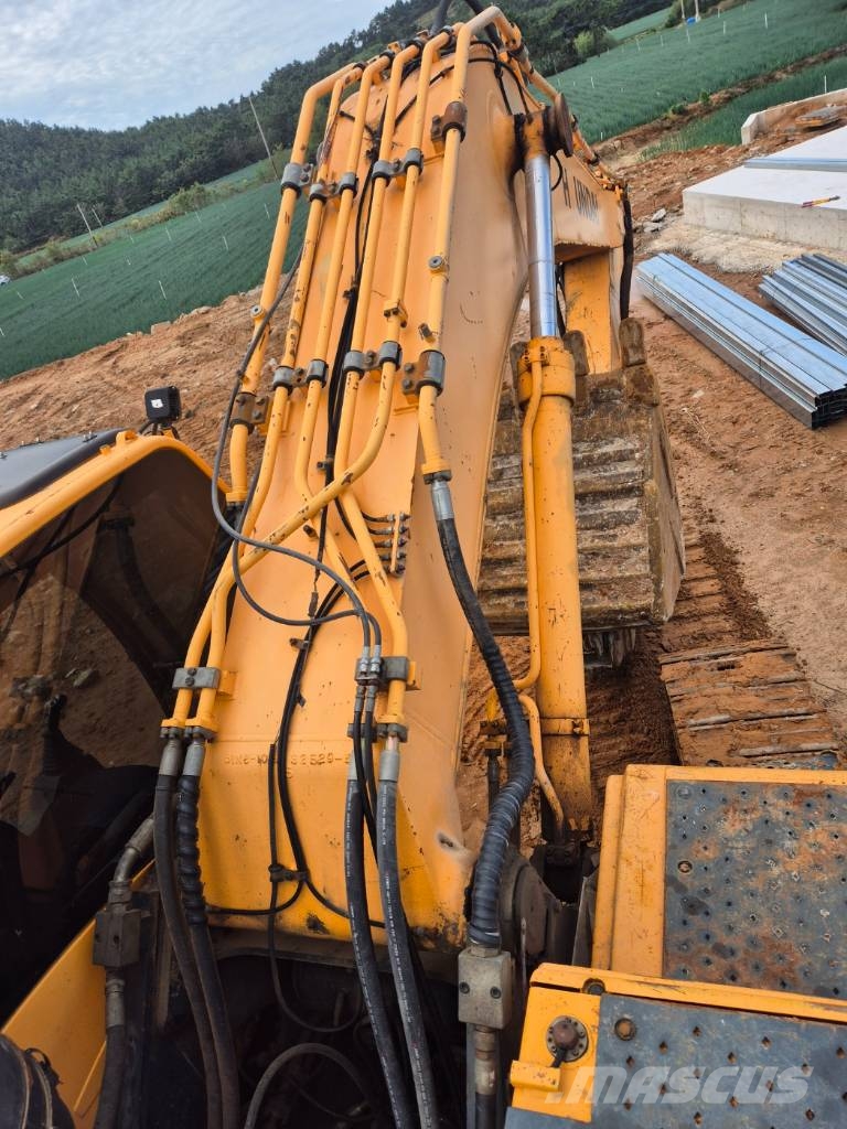 Hyundai Robex 300 LC Гусеничні екскаватори