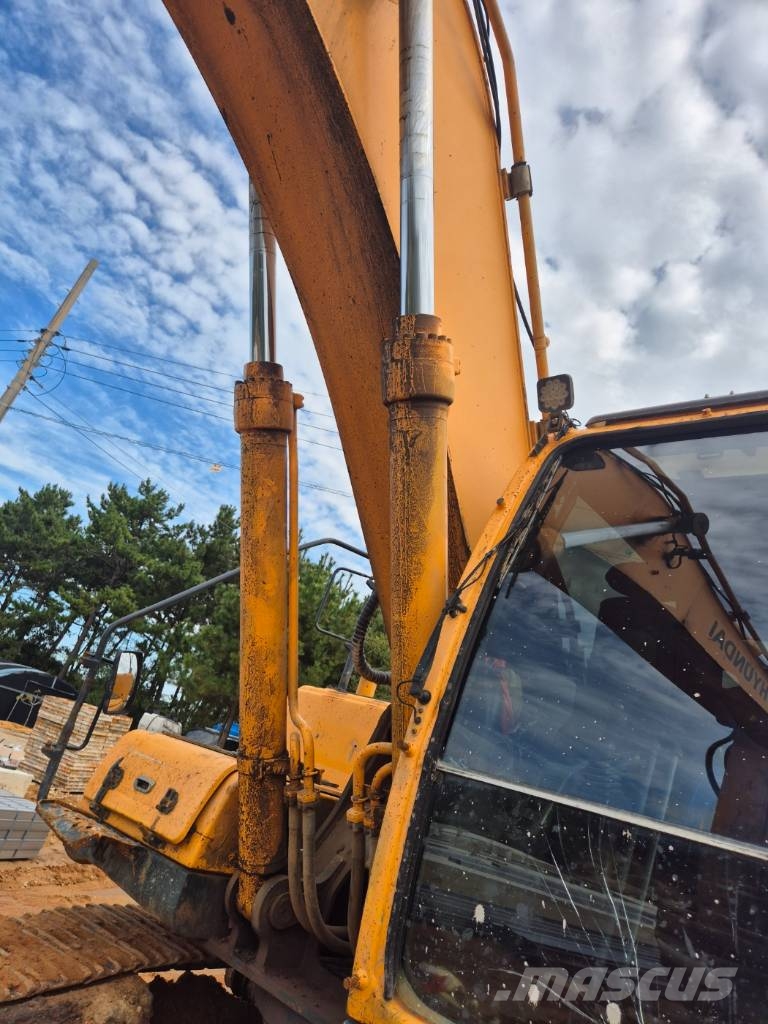 Hyundai Robex 300 LC Гусеничні екскаватори