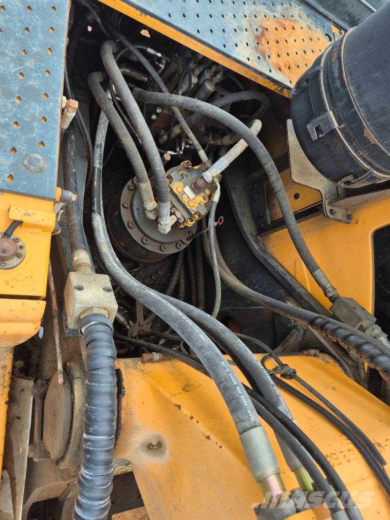 Hyundai Robex 300 LC Гусеничні екскаватори