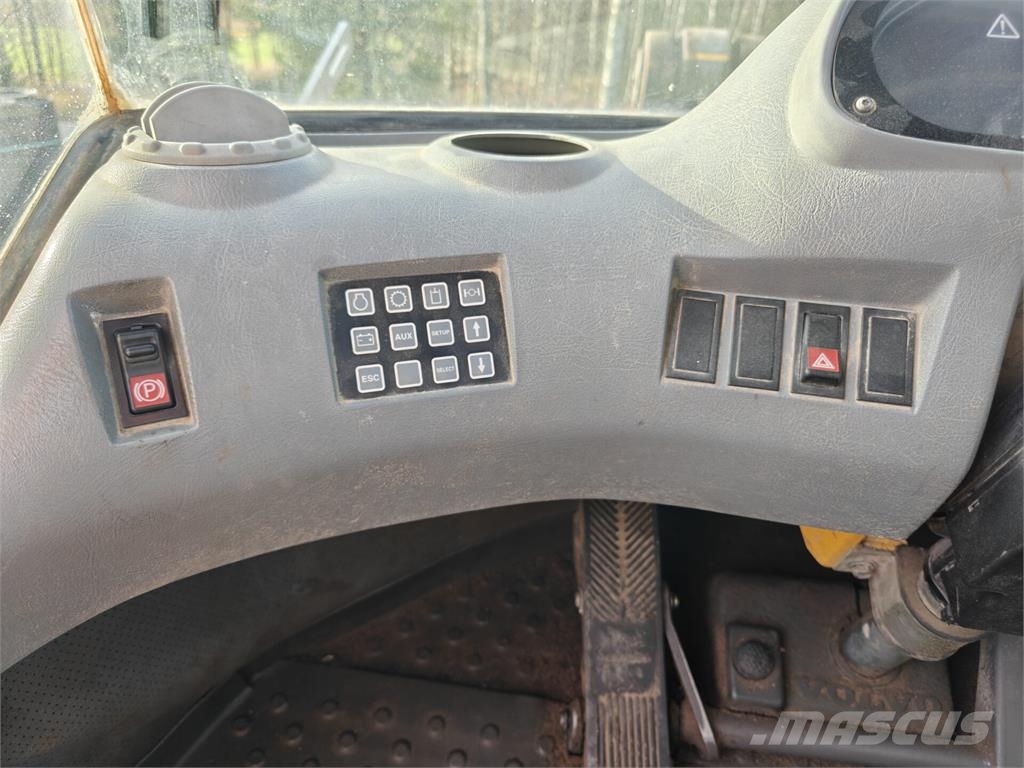 Volvo L 180 D Gumikerekes homlokrakodók