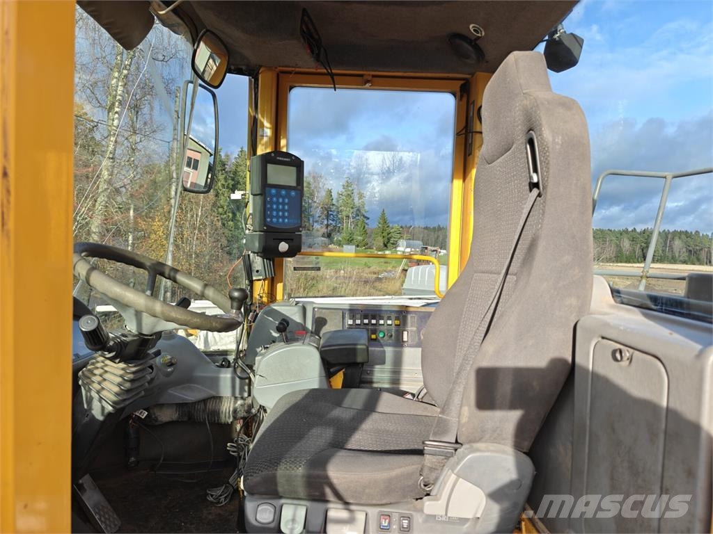 Volvo L 180 D Gumikerekes homlokrakodók