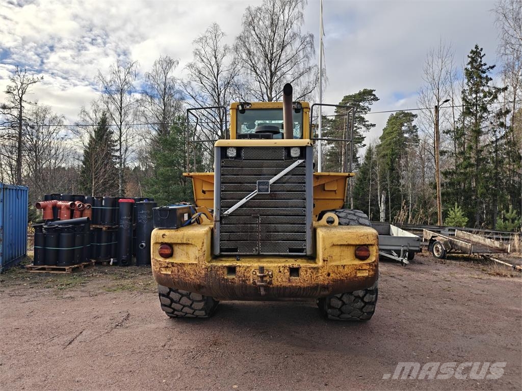 Volvo L 180 D Gumikerekes homlokrakodók