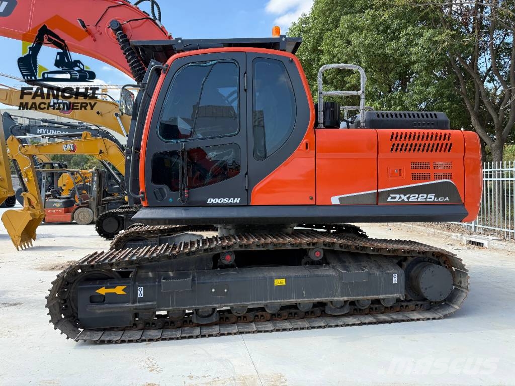 Doosan 225LC-9c Rupsgraafmachines