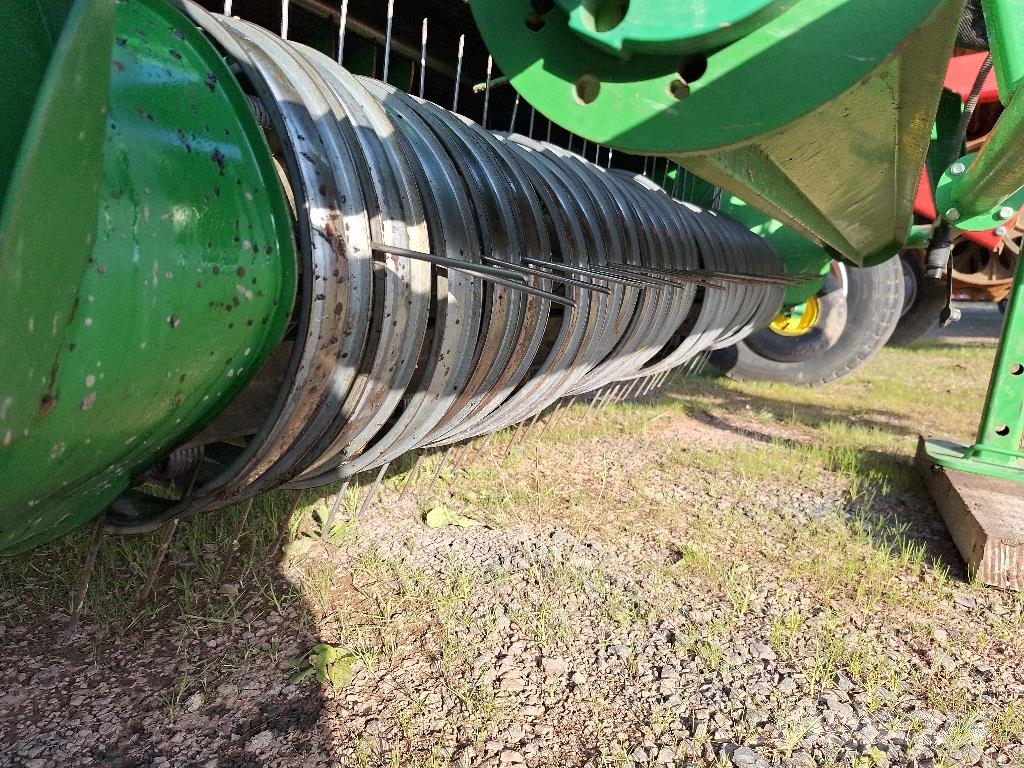 John Deere V461M Rundbalspressar