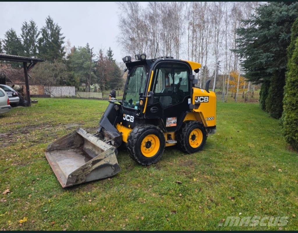 JCB 300 T4 Фронтальные погрузчики